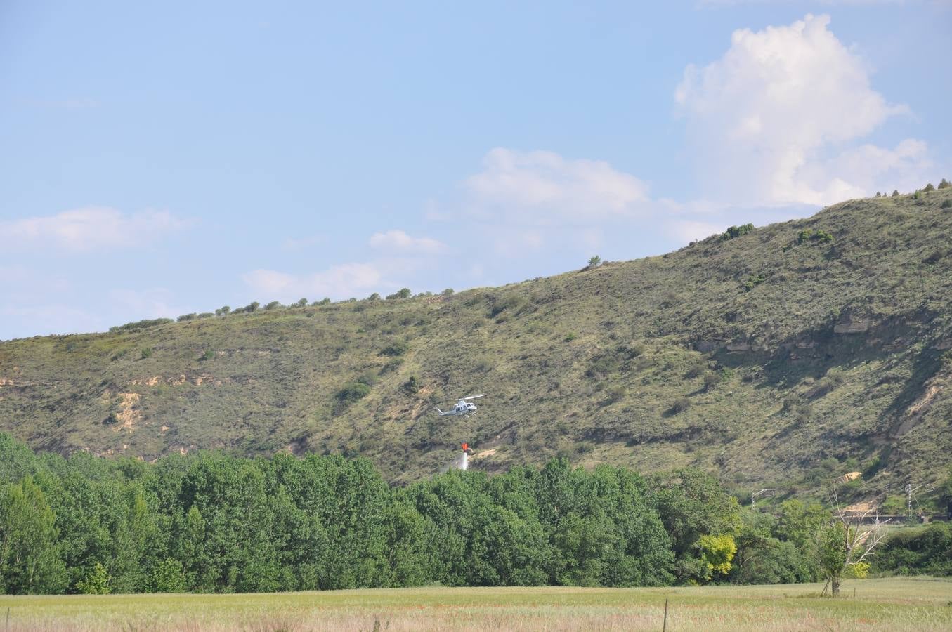 Una locomotora provoca un incendio en Gimileo