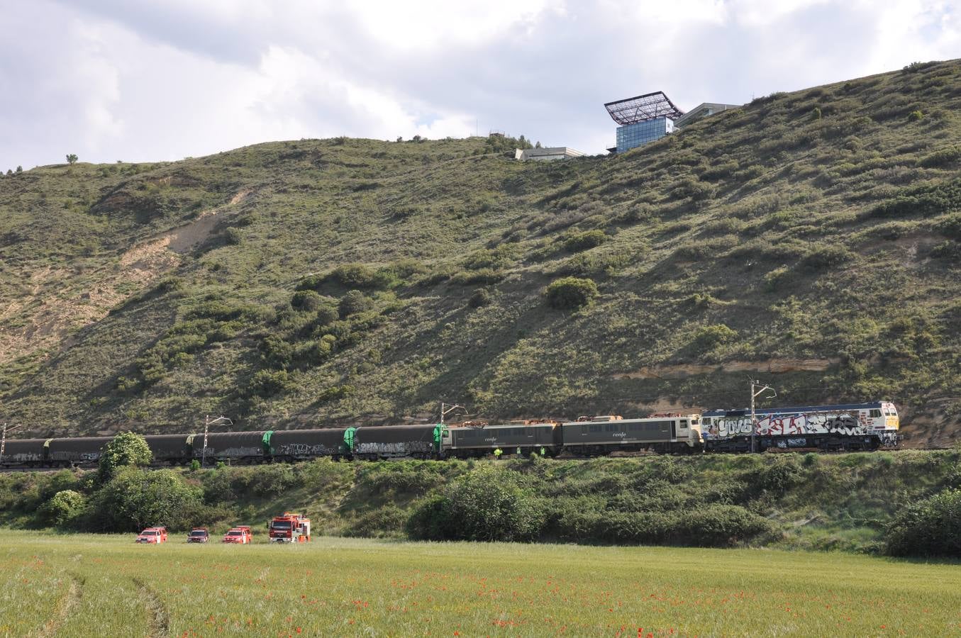 Una locomotora provoca un incendio en Gimileo