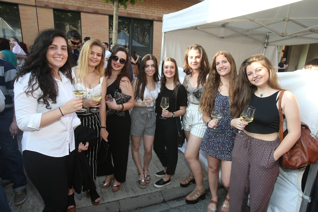 Logroño celebra la primera cita del Riojano Joven y Fresco del 2017