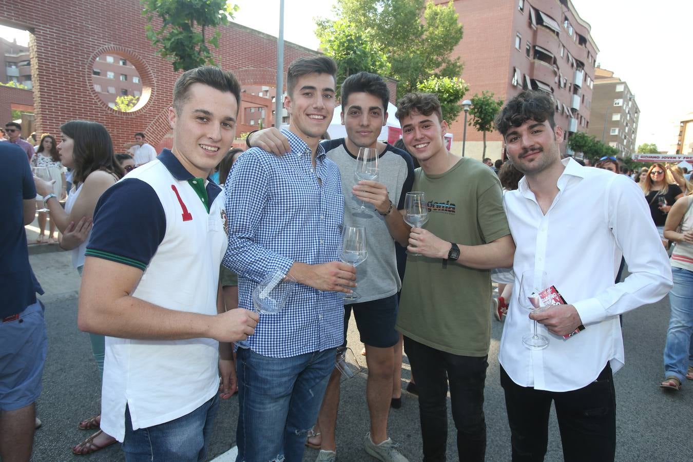 Logroño celebra la primera cita del Riojano Joven y Fresco del 2017
