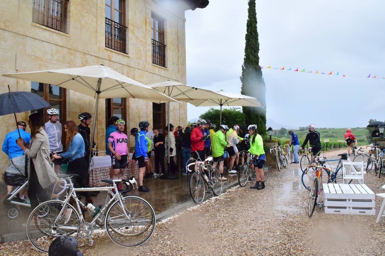 Jornada de ciclismo clásico en la Eroica Hispania (I)