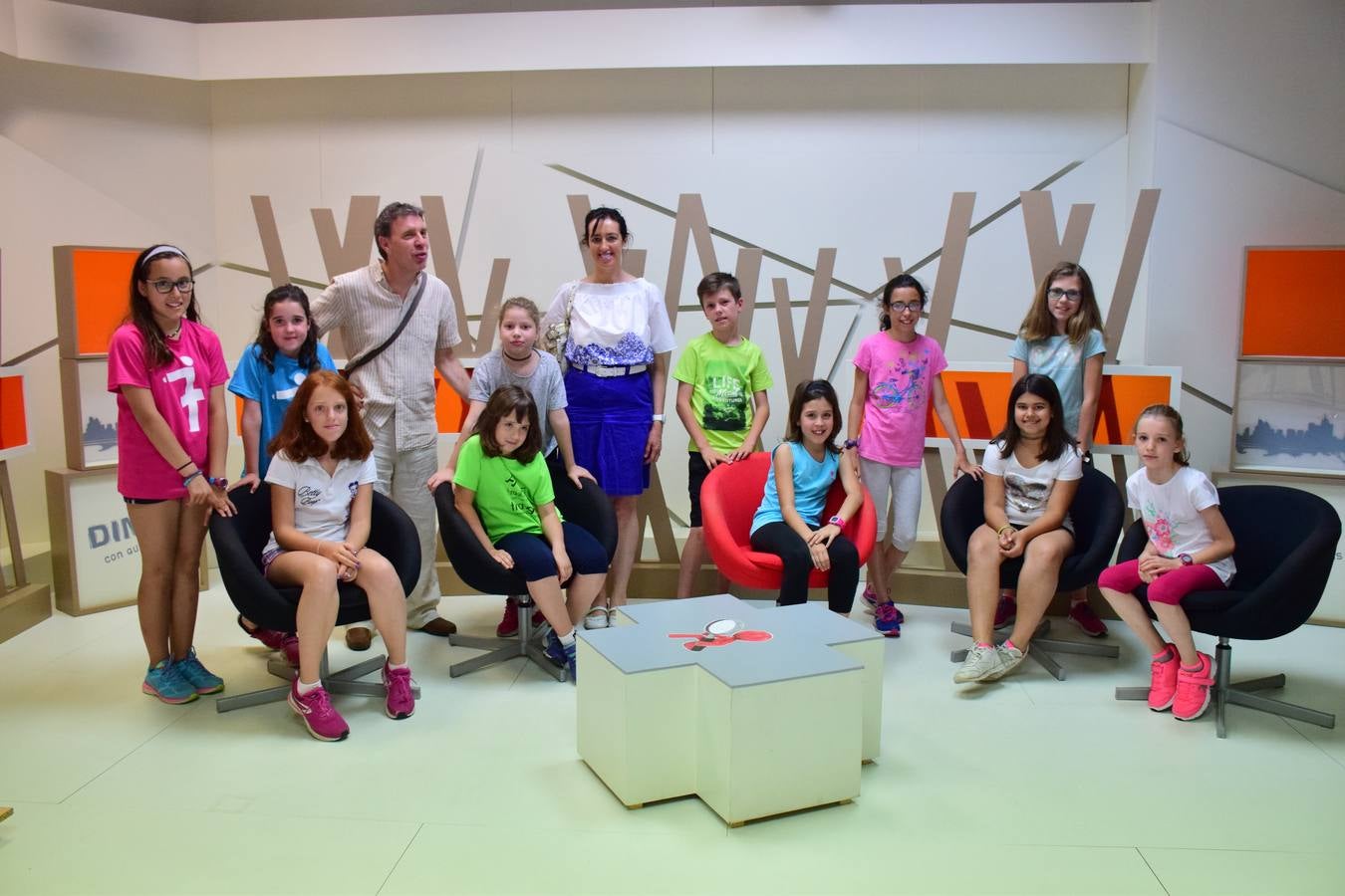 Alumnos del Colegio Siete Infantes de Lara visitan la multimedia de Diario LA RIOJA