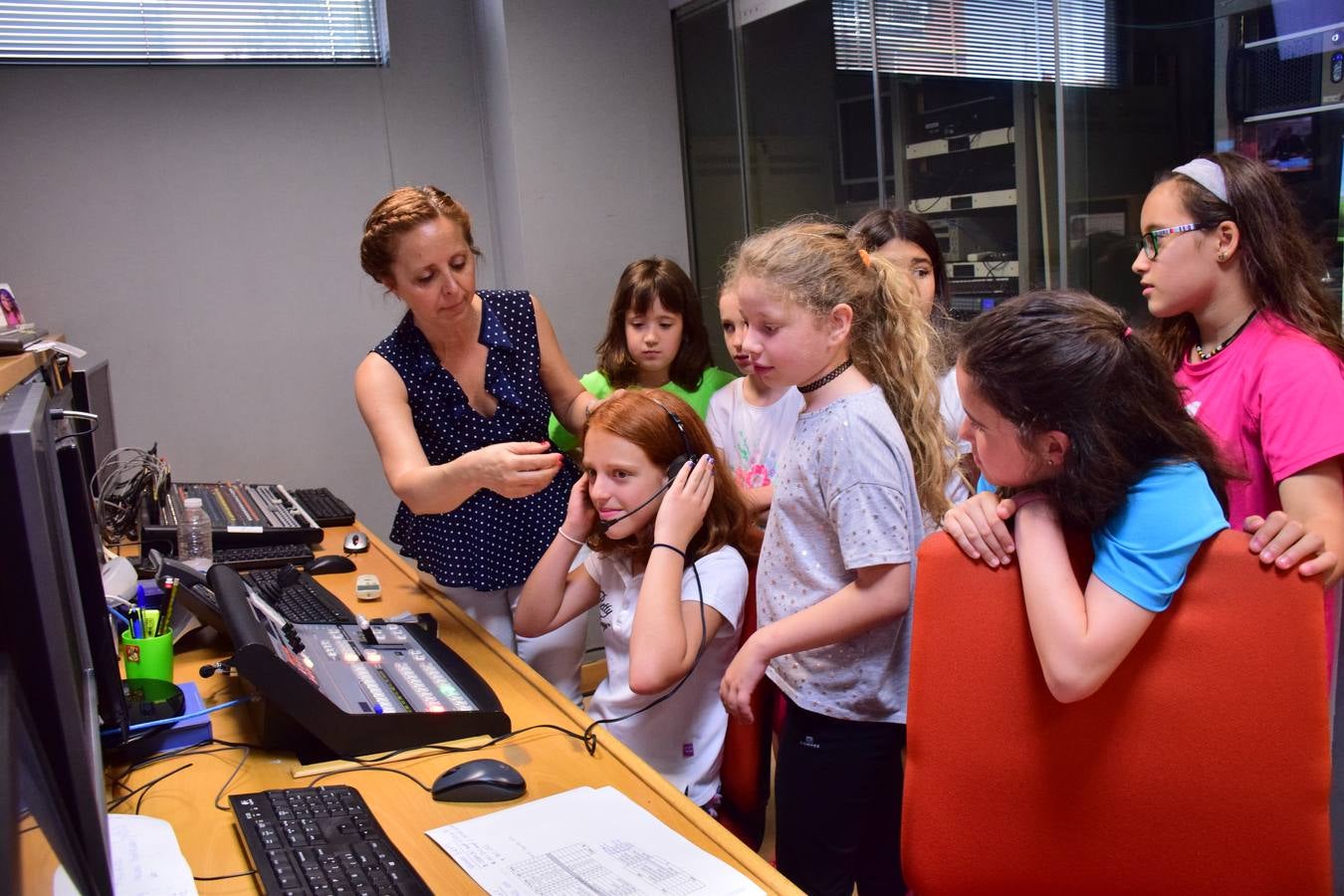 Alumnos del Colegio Siete Infantes de Lara visitan la multimedia de Diario LA RIOJA