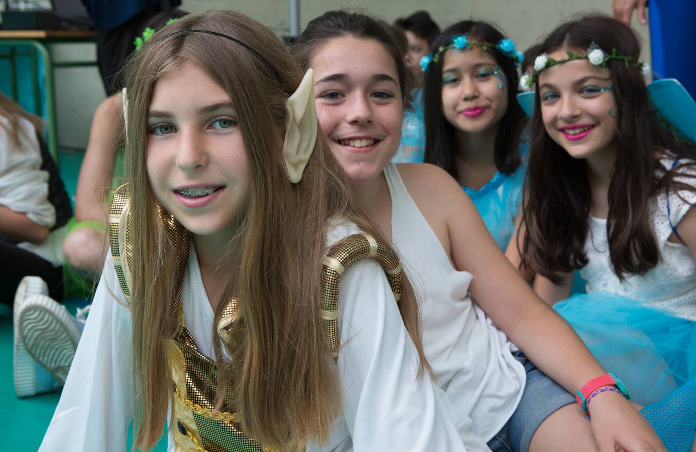 Alumnos, padres y profesores del CEIP Las Gaunas Logroño disfruta de un espectaculo circense protagonizado por escolares del centro