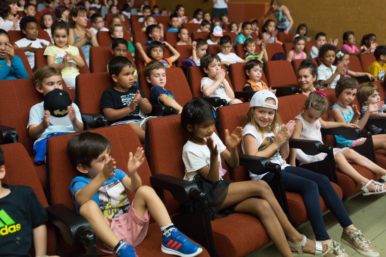 Doscientos alumnos de Infantil disfrutan en la Universidad de La Rioja de la actividad conmemorativa del centenario de Gloria Fuertes