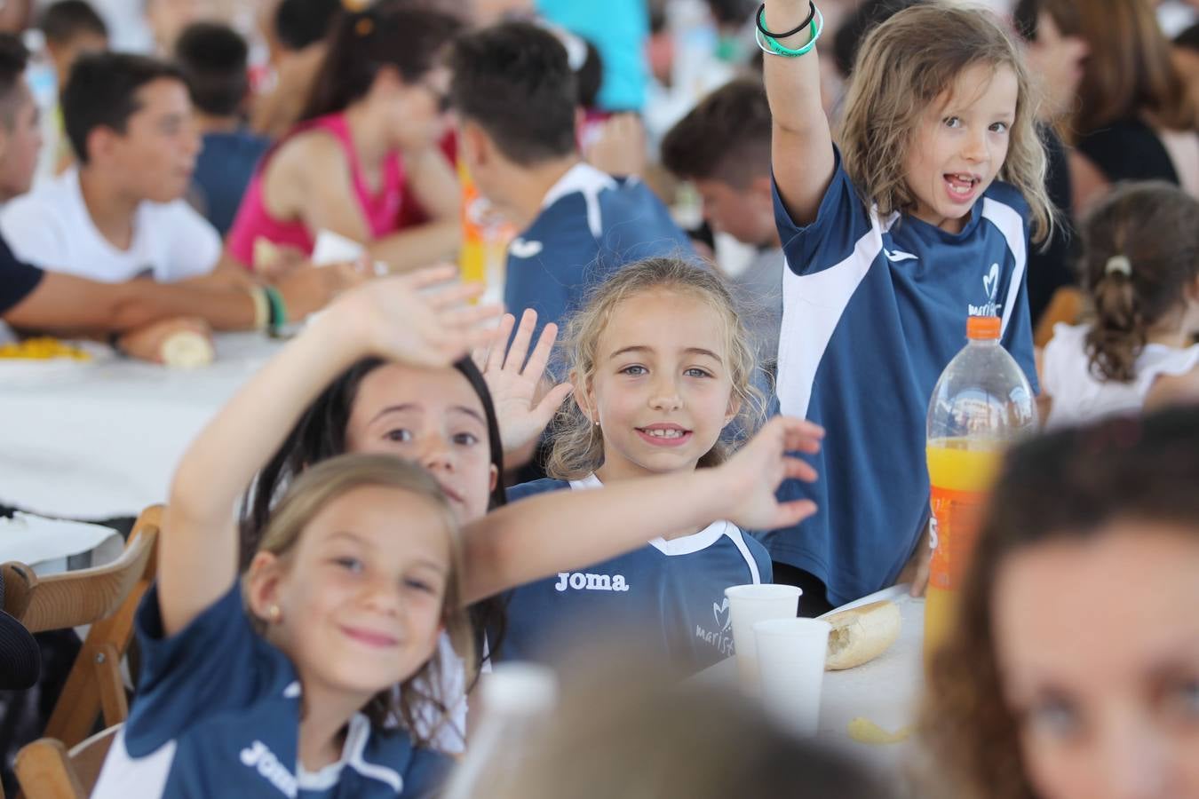 Paellada en la fiesta de fin de curso de Maristas