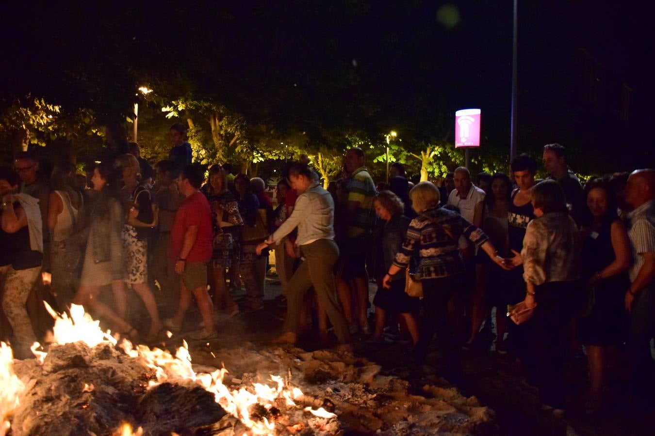 Los Tilos celebra San Juan con una hoguera