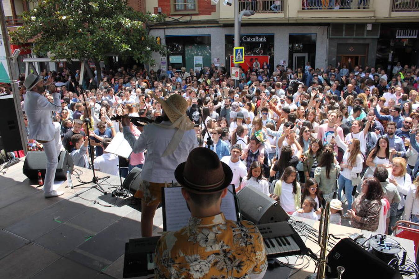 El Fárdelej anima el ambiente