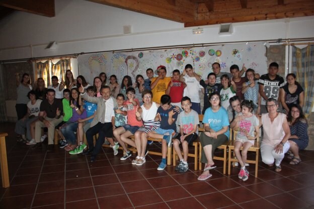 Foto de familia de los participantes y las autoridades, ayer. :: E.P.