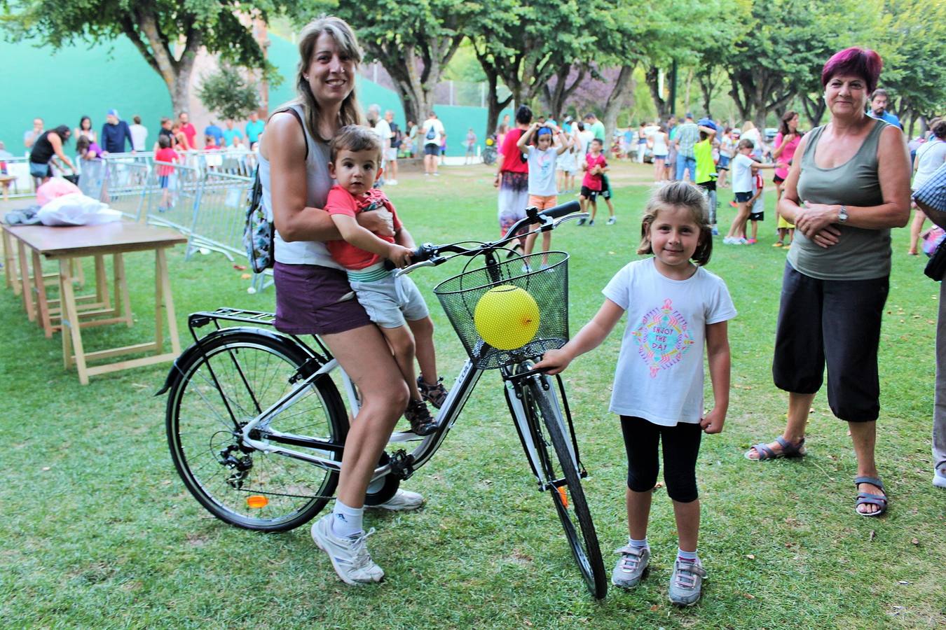 Mayores y pequeños, familias y amigos quisieron disfrutar de esta actividad este jueves