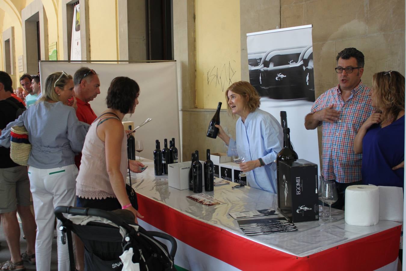 Alfaro saca sus bodegas a la calle