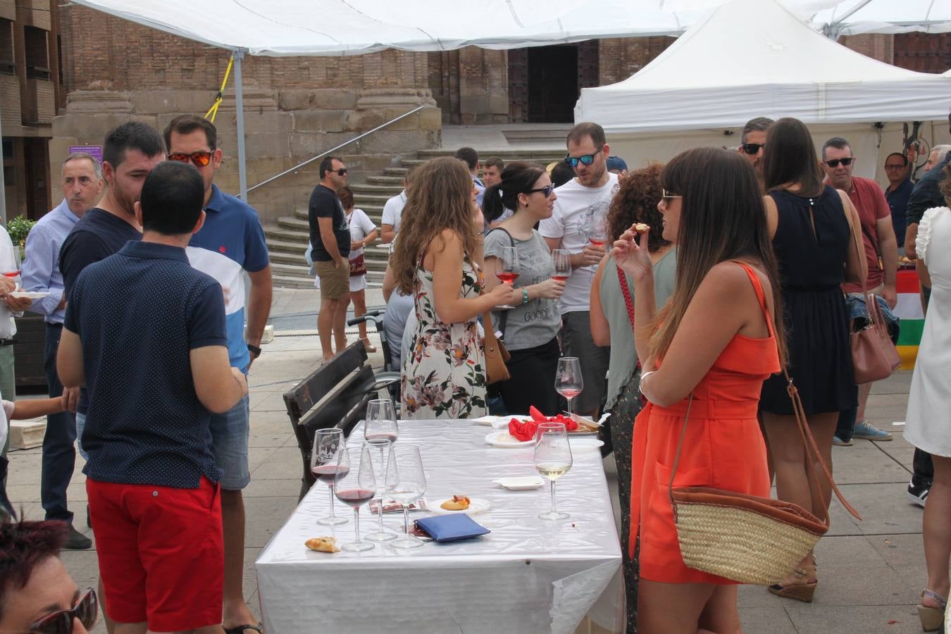 Alfaro saca sus bodegas a la calle