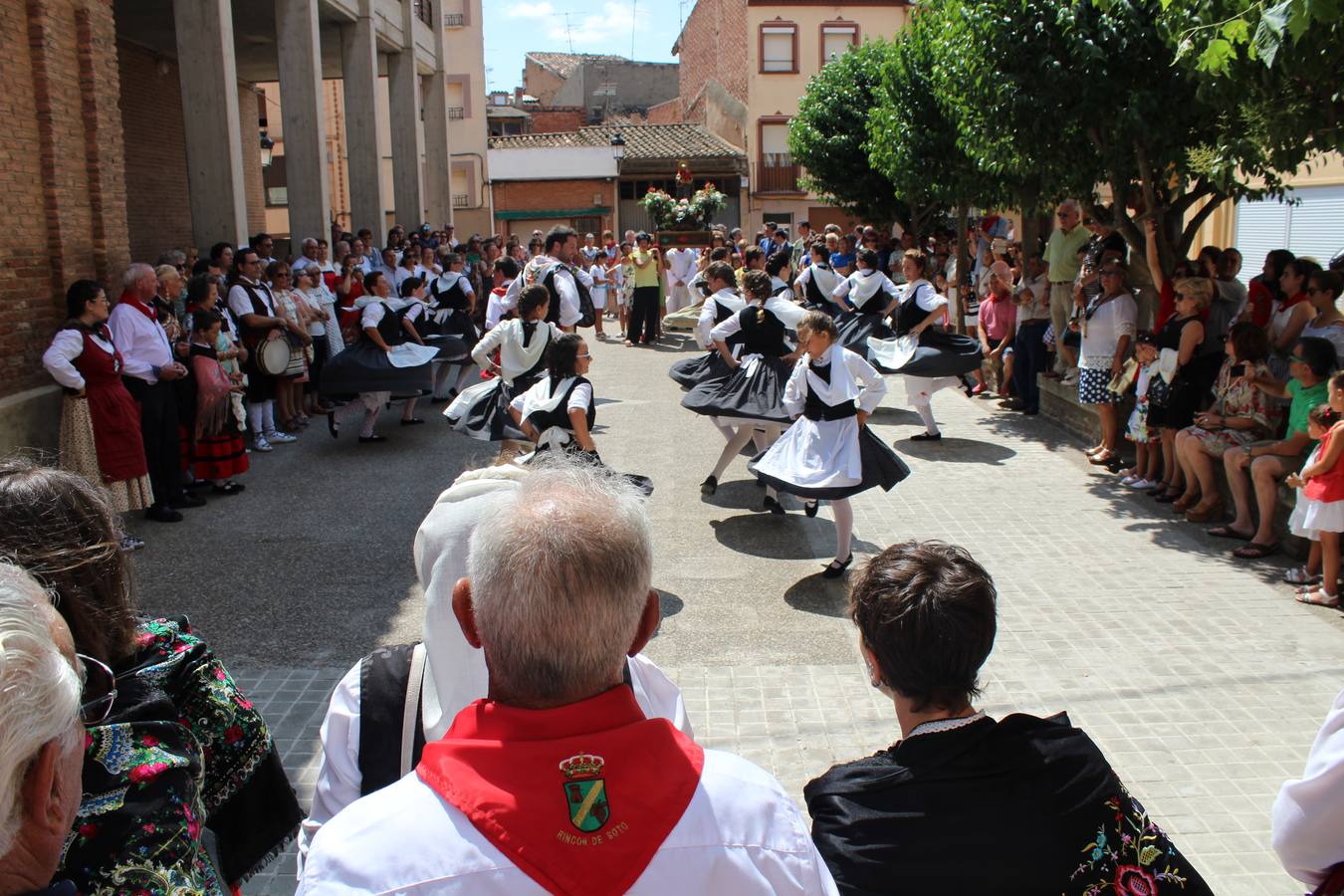 Las imágenes de la procesión en las fiestas de la localidad