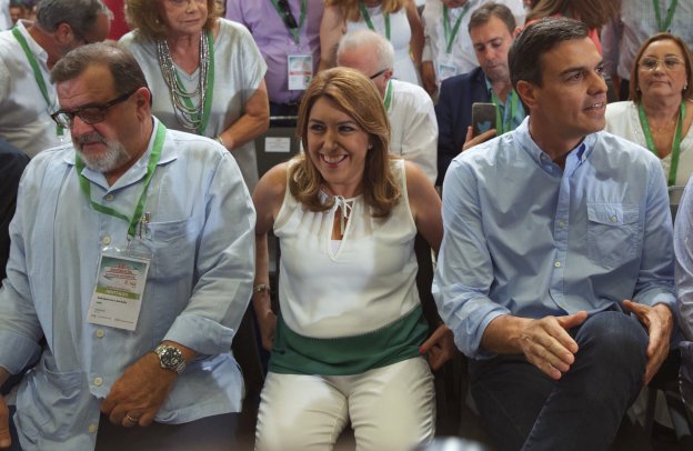 Susana Díaz y Pedro Sánchez, el pasado 30 de julio en la clausura del congreso del PSOE andaluz. :: Julio Muñoz / efe
