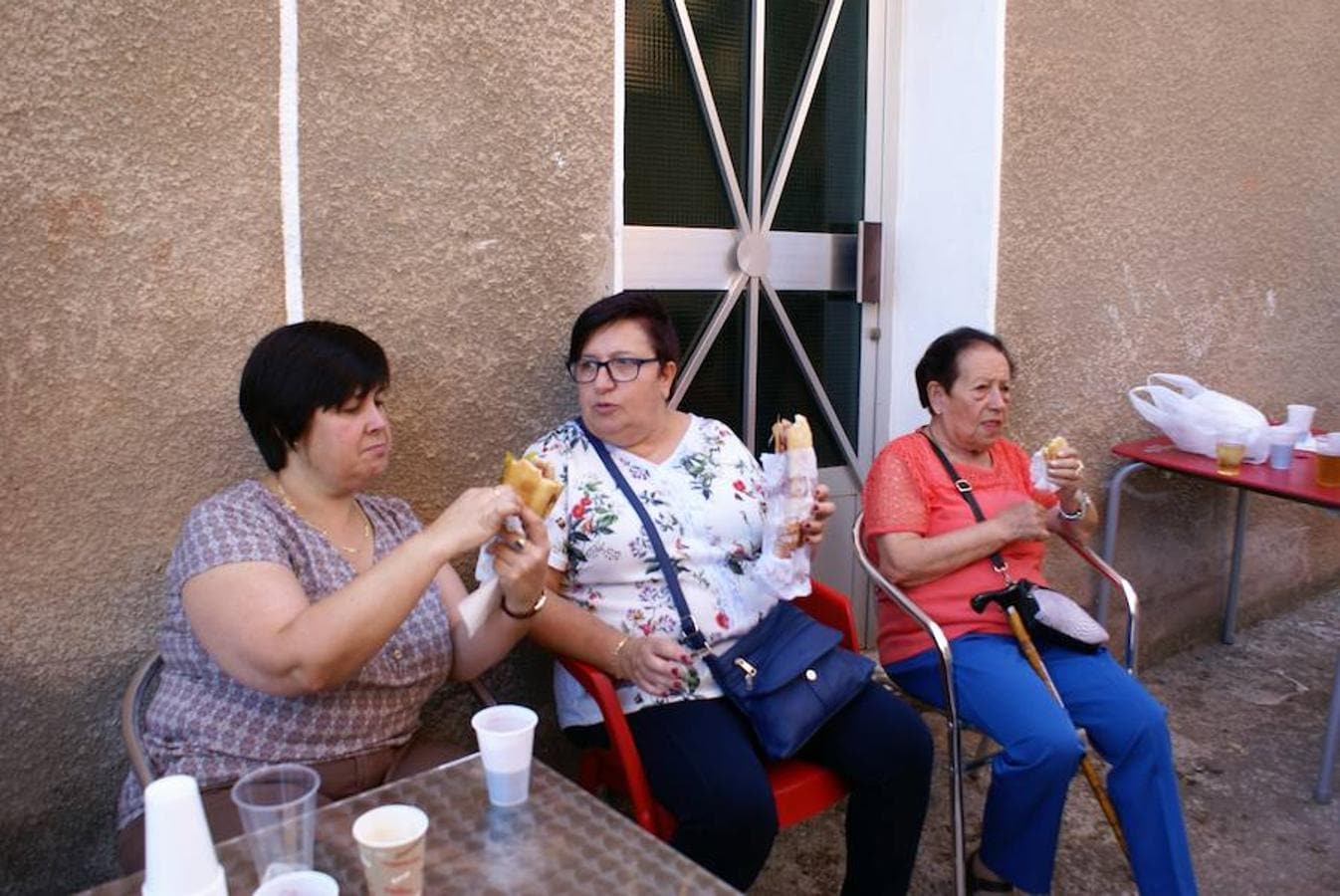 Más de 1.200 personas disfrutaron del festival del jamón con pimientos fritos que ha organizado Cárdenas con motivo del día grande de sus fiestas patronales y que este lunes finalizan con el entierro de la cuba y la quema del gitanillo.