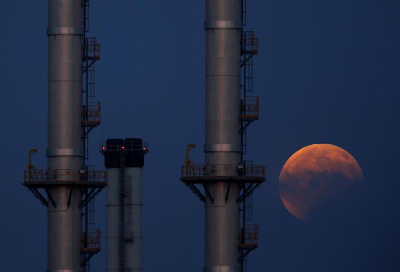 Vista del eclipse lunar en Malta.