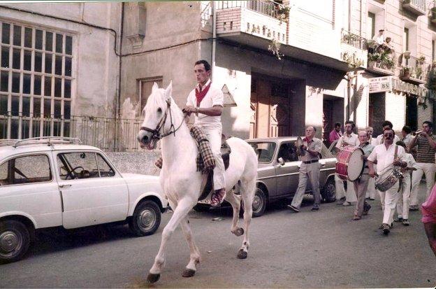 La Retina: a caballo a la plaza de toros en Cervera