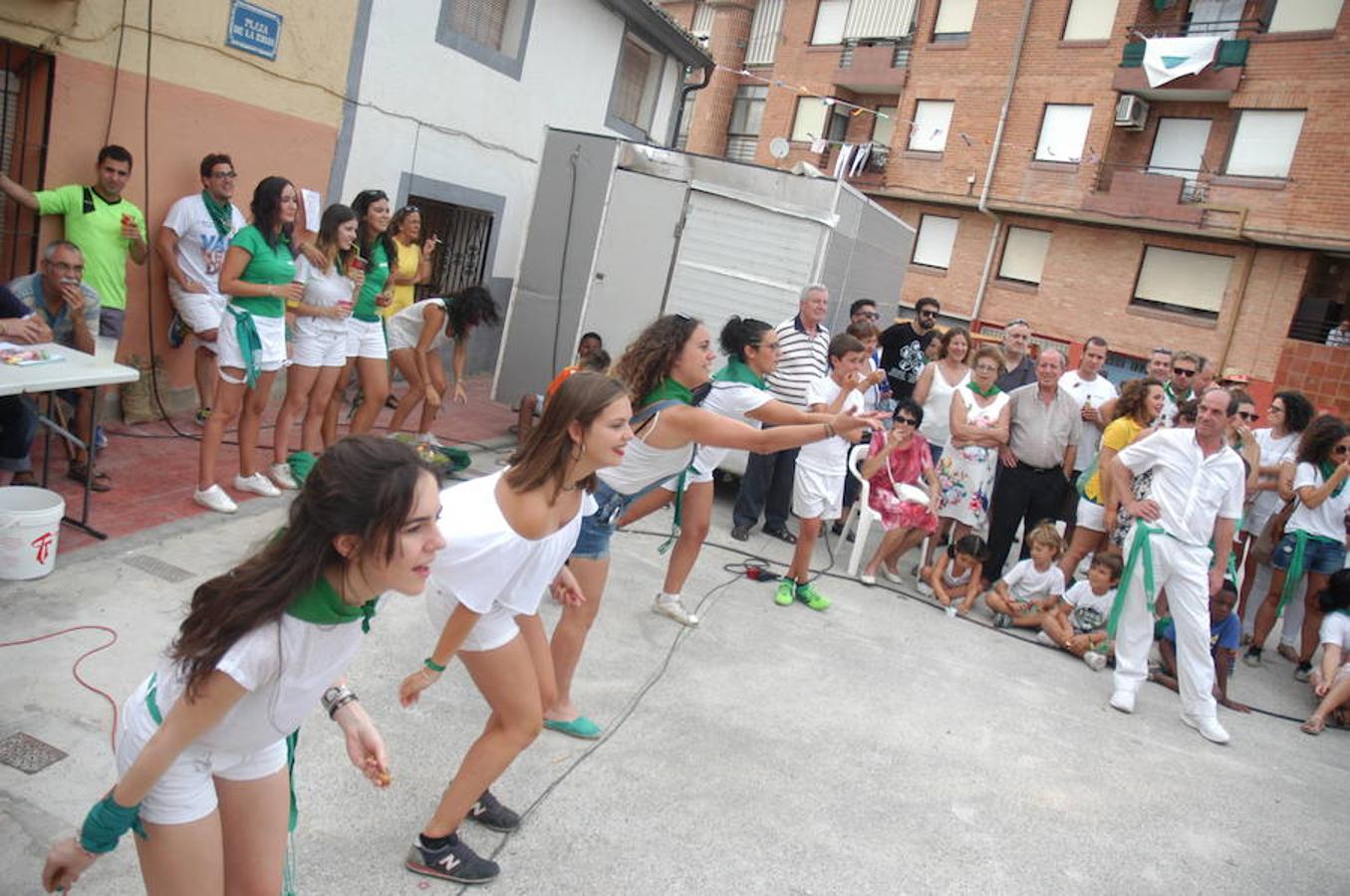 La localidad riojana de Valverde cerró sus fiestas patronales el pasado lunes con dos grandes ceremonias. De una parte la celebración de la tradicional procesión y el divertido torneo del lanzamiento de almendra.