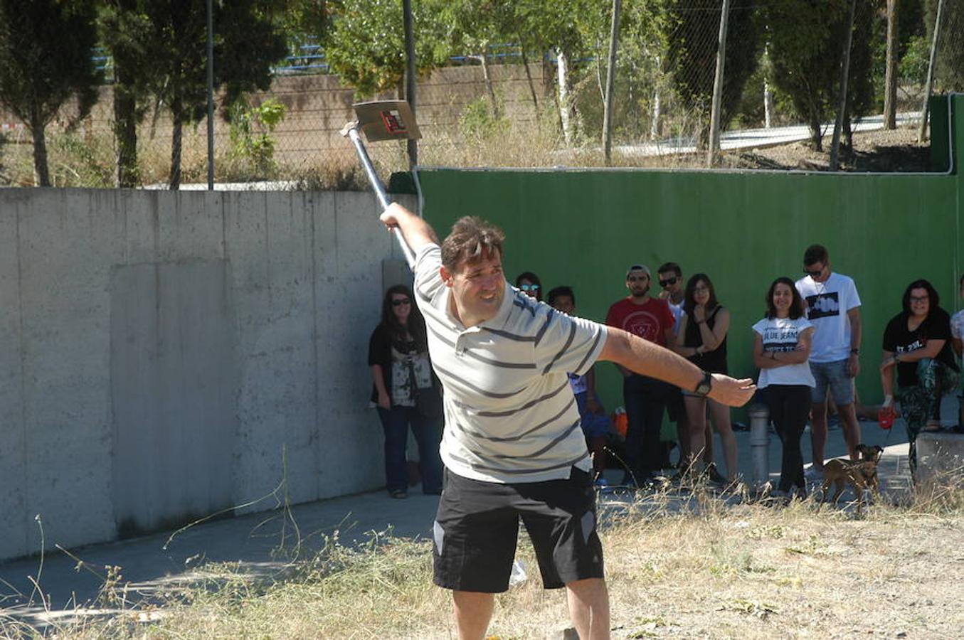 Álvaro Pastor y Villar Navas se impusieron en el tradicional lanzamiento de azada que se celebró en igea. Con el nervio fresco la rabiosa voló bien lejos para dar inicio a la fiesta de verano Igeensis, que se incluye dentro del programa cultural de agosto