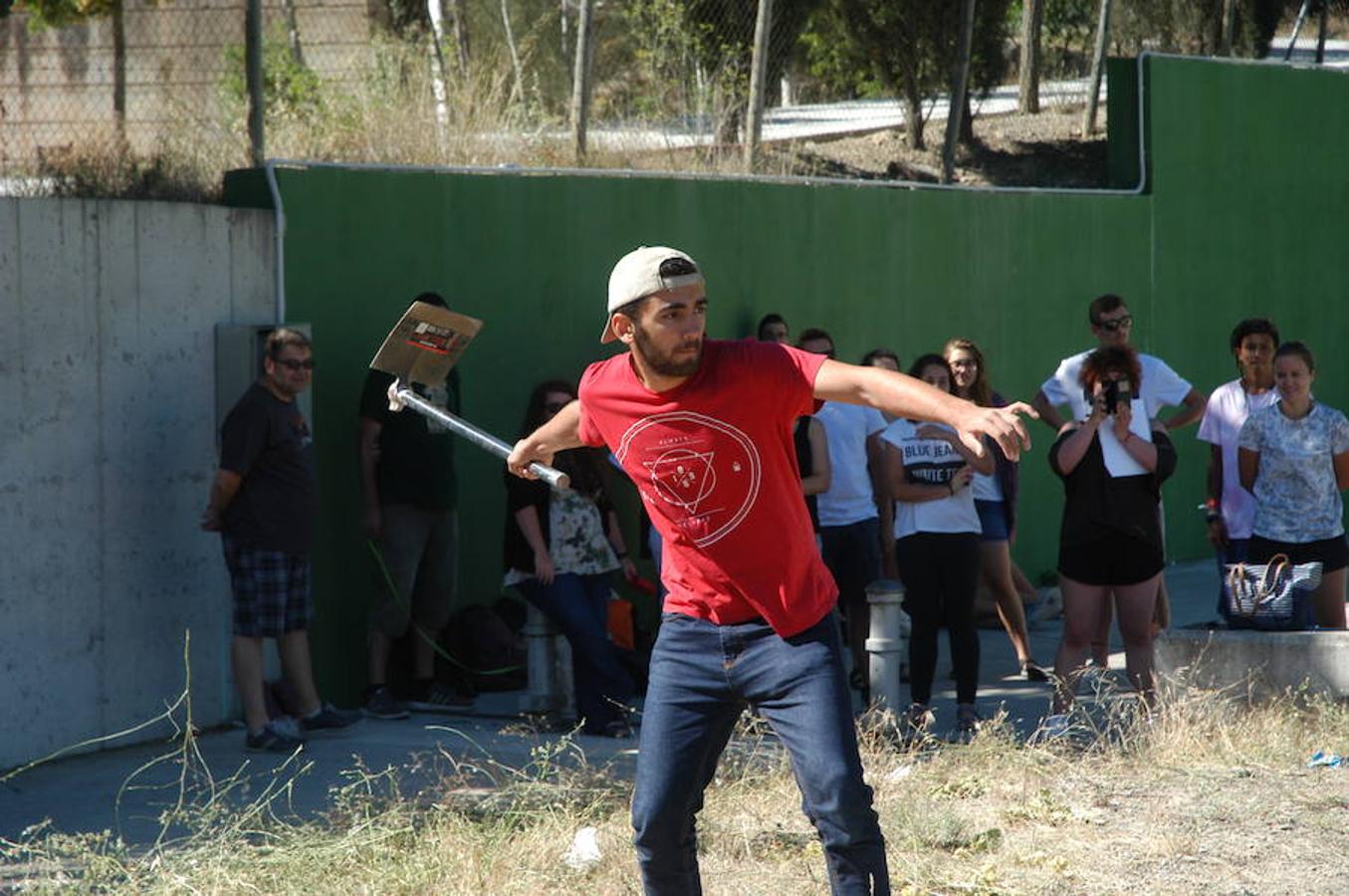 Álvaro Pastor y Villar Navas se impusieron en el tradicional lanzamiento de azada que se celebró en igea. Con el nervio fresco la rabiosa voló bien lejos para dar inicio a la fiesta de verano Igeensis, que se incluye dentro del programa cultural de agosto