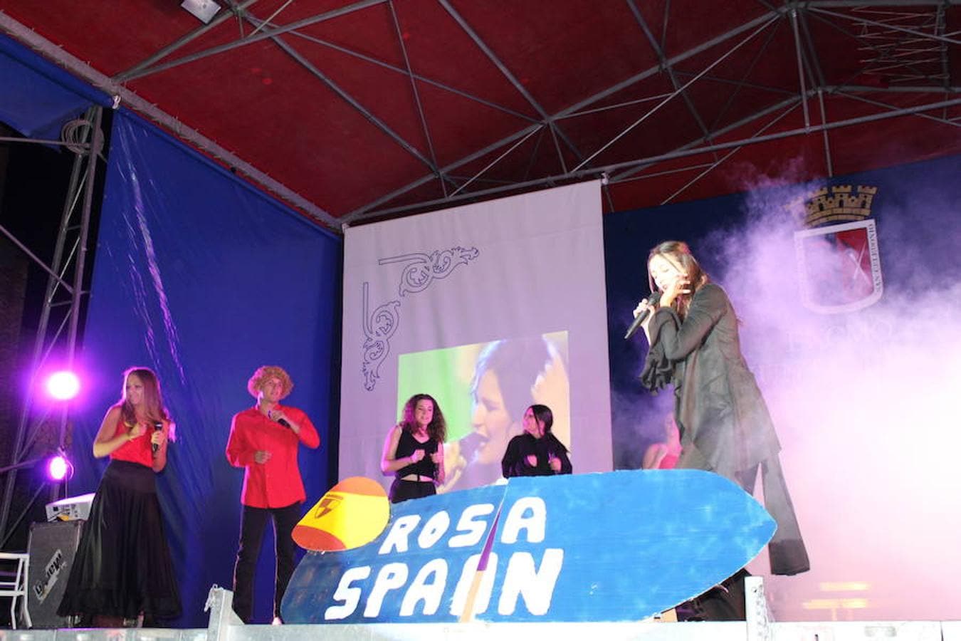 La Peña Riojana organizó el pasado sábado la fiesta del 'play back' en Calahorra, como anticipo de las próximas fiestas locales. Fantásticas actuaciones y coreografías animaron la Plaza del Raso.