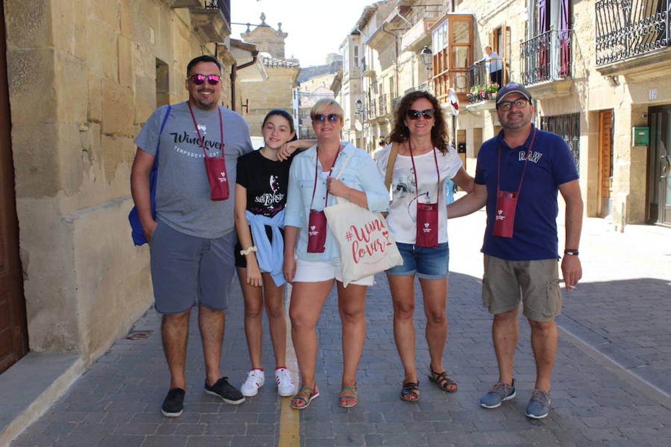 San Vicente celebró su noche de San Lorenzo con las tradicionales visitas a sus bodegas. Buenos vinos de la Sonsierra y un magnífico ambiente animaron a los visitantes