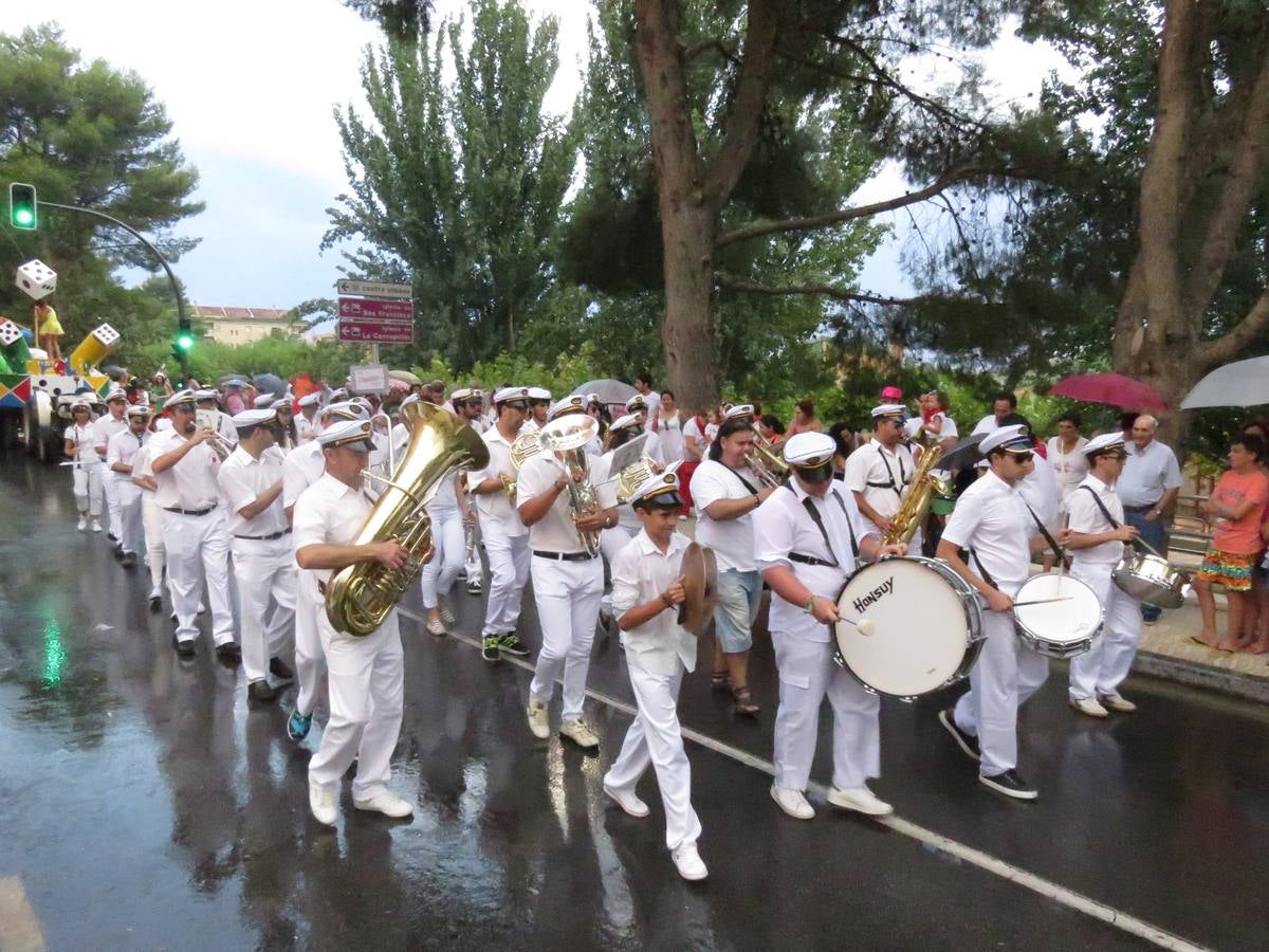 Los chicos del Chispazo ganaron la mejor comparsa, mientras que Cruz Roja repitió con la mejor carroza en el desfile de Alfaro.