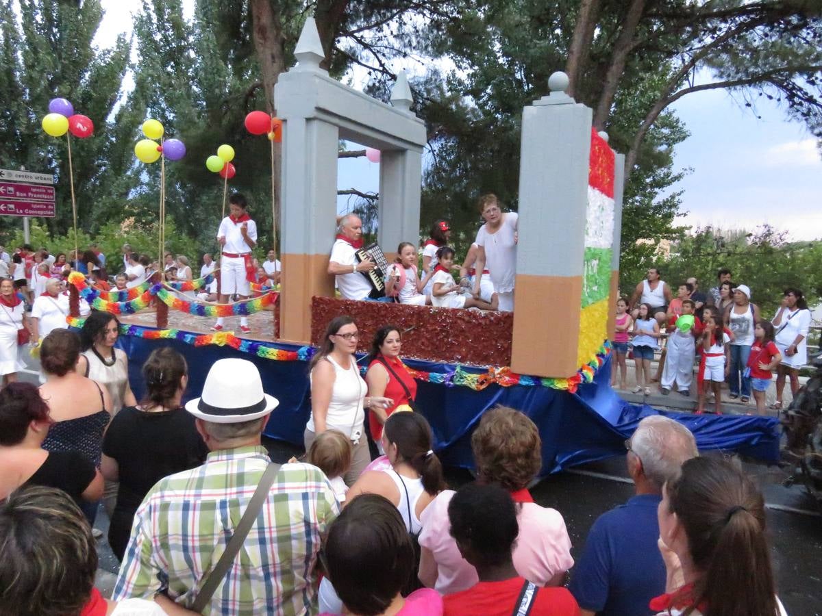 Los chicos del Chispazo ganaron la mejor comparsa, mientras que Cruz Roja repitió con la mejor carroza en el desfile de Alfaro.