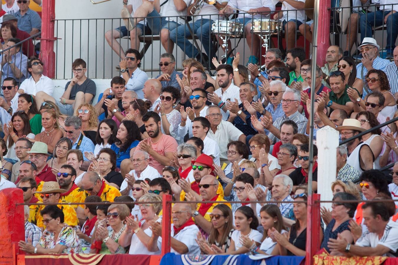 El público alfareño disfrutó al máximo de la tarde con Juan José Padilla, Diego Urdiales y José Garrido.