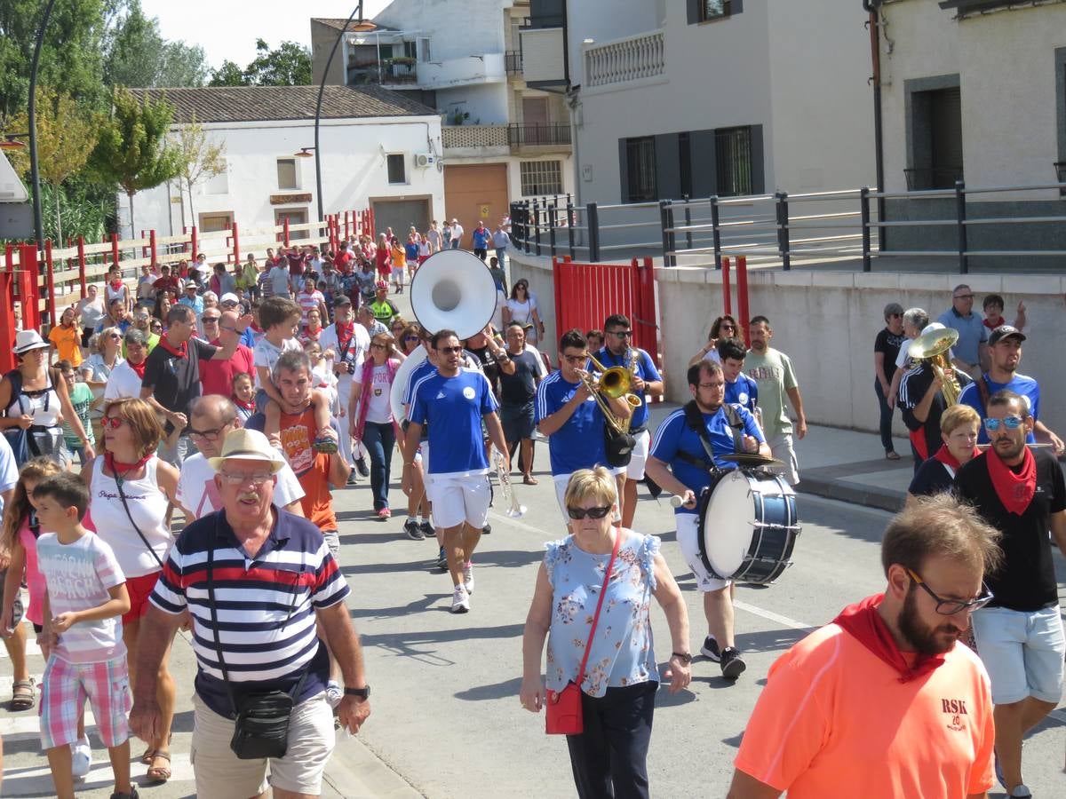 Vaquillas, comidas en cuadrilla, degustaciones, gigantes y cabezudos... un sinfín de actos en las fiestas alfareñas.