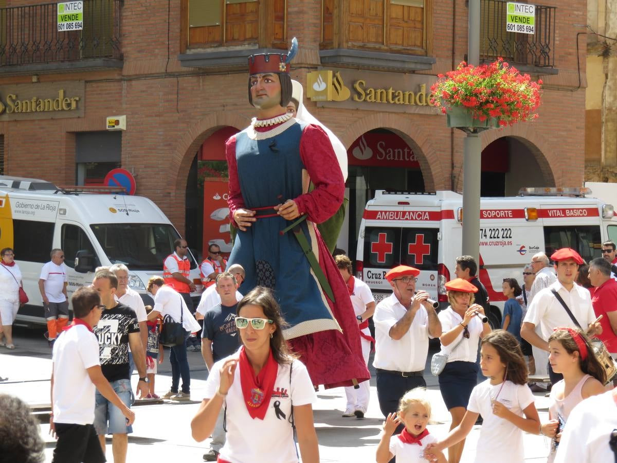 Vaquillas, comidas en cuadrilla, degustaciones, gigantes y cabezudos... un sinfín de actos en las fiestas alfareñas.