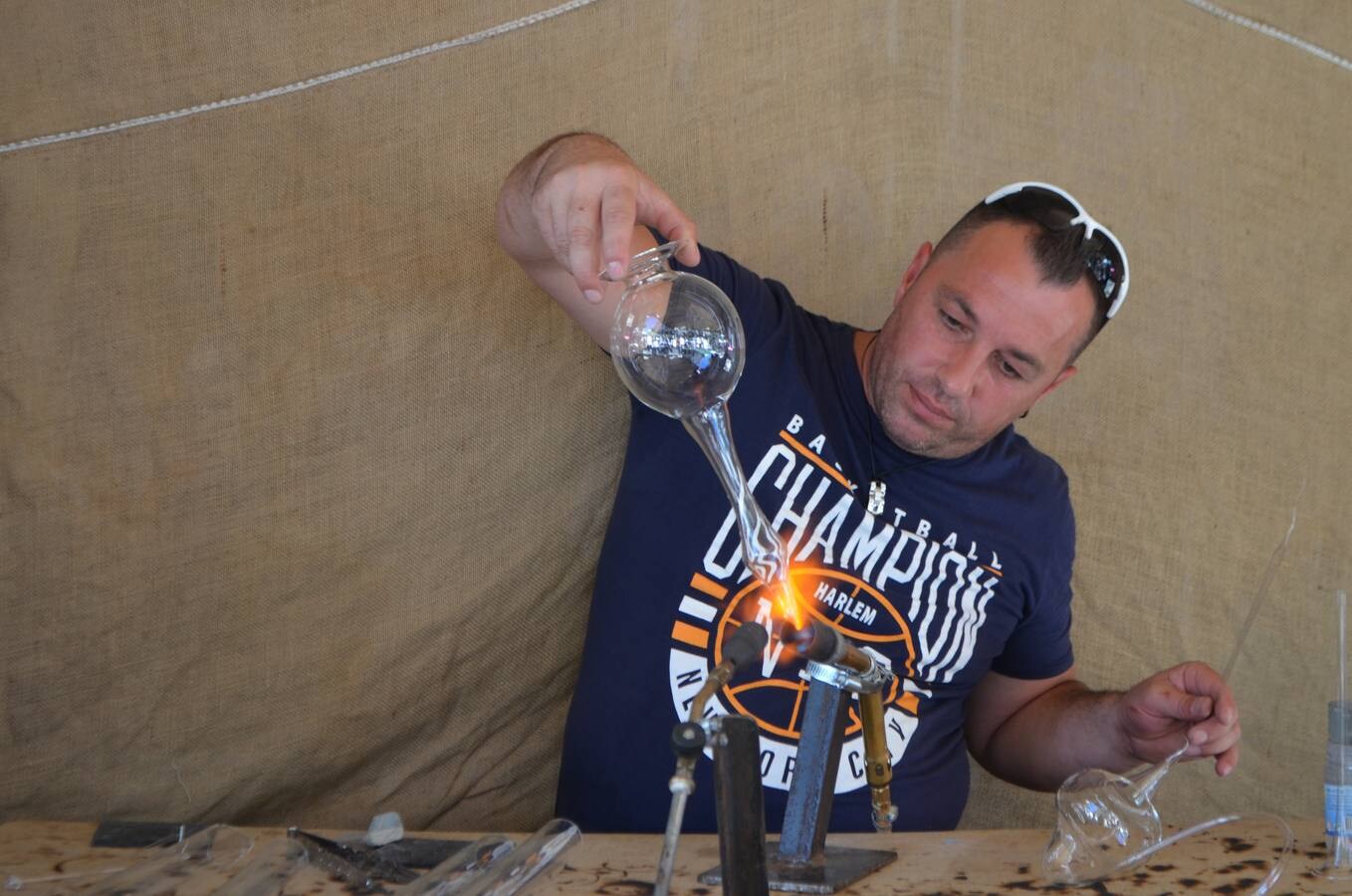 44 artesanos mostraron su trabajo en vivo en la feria de la peña Calagurritana