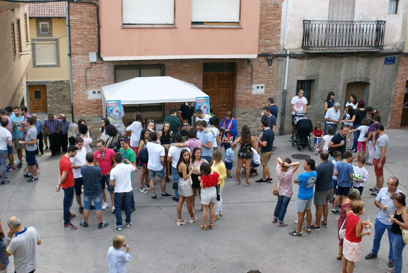 Gran ambiente el que se vivió en Anguiano con motivo de las V Jornadas del Vino, bajo el epígrafe 'Anguiano, de la viña al monte'.