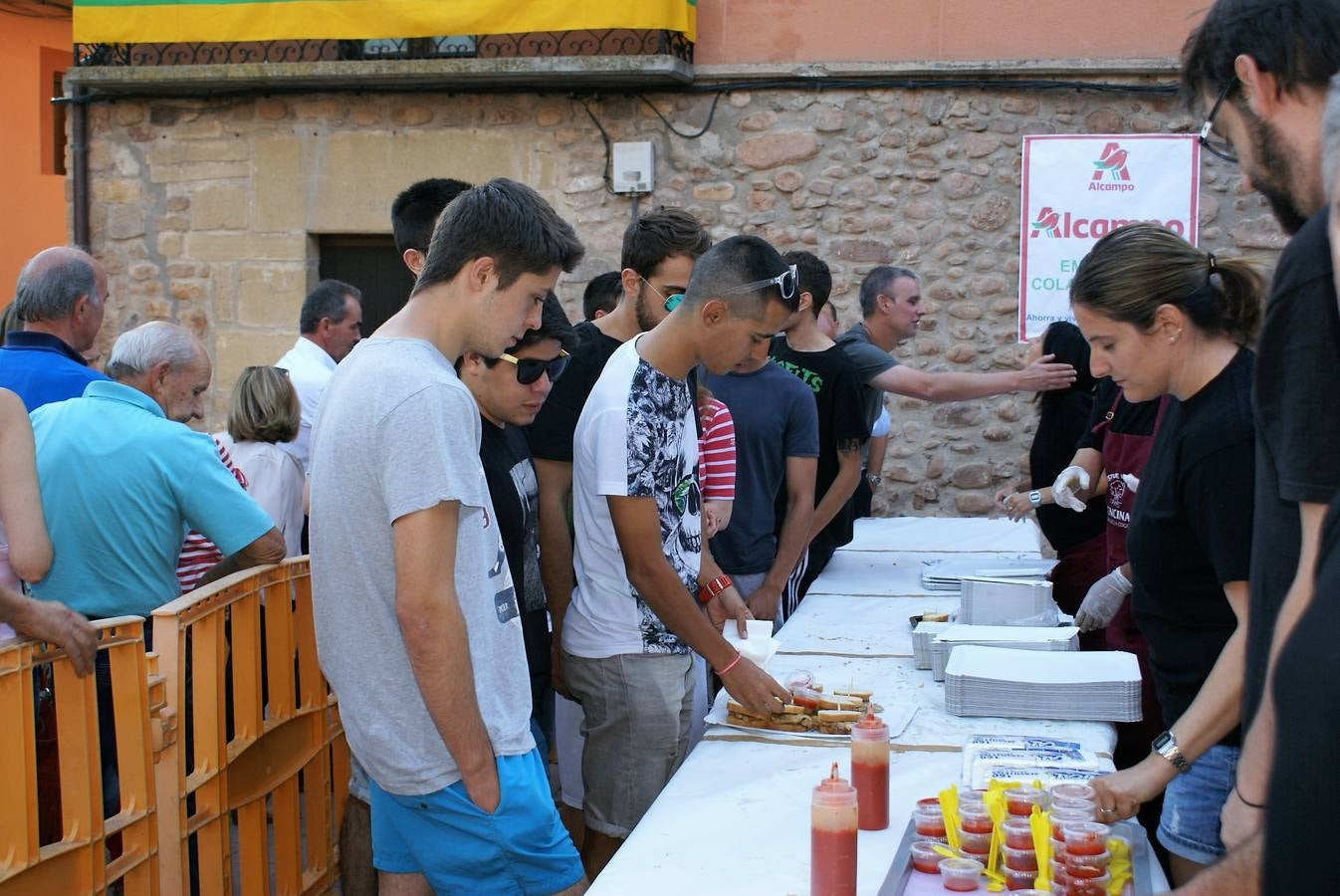 Ledesma de la Cogolla repartió 2.200 raciones en su 21ª edición del Festival de la oreja rebozada y vino de Rioja.