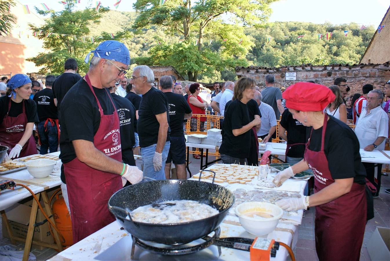 Ledesma de la Cogolla repartió 2.200 raciones en su 21ª edición del Festival de la oreja rebozada y vino de Rioja.