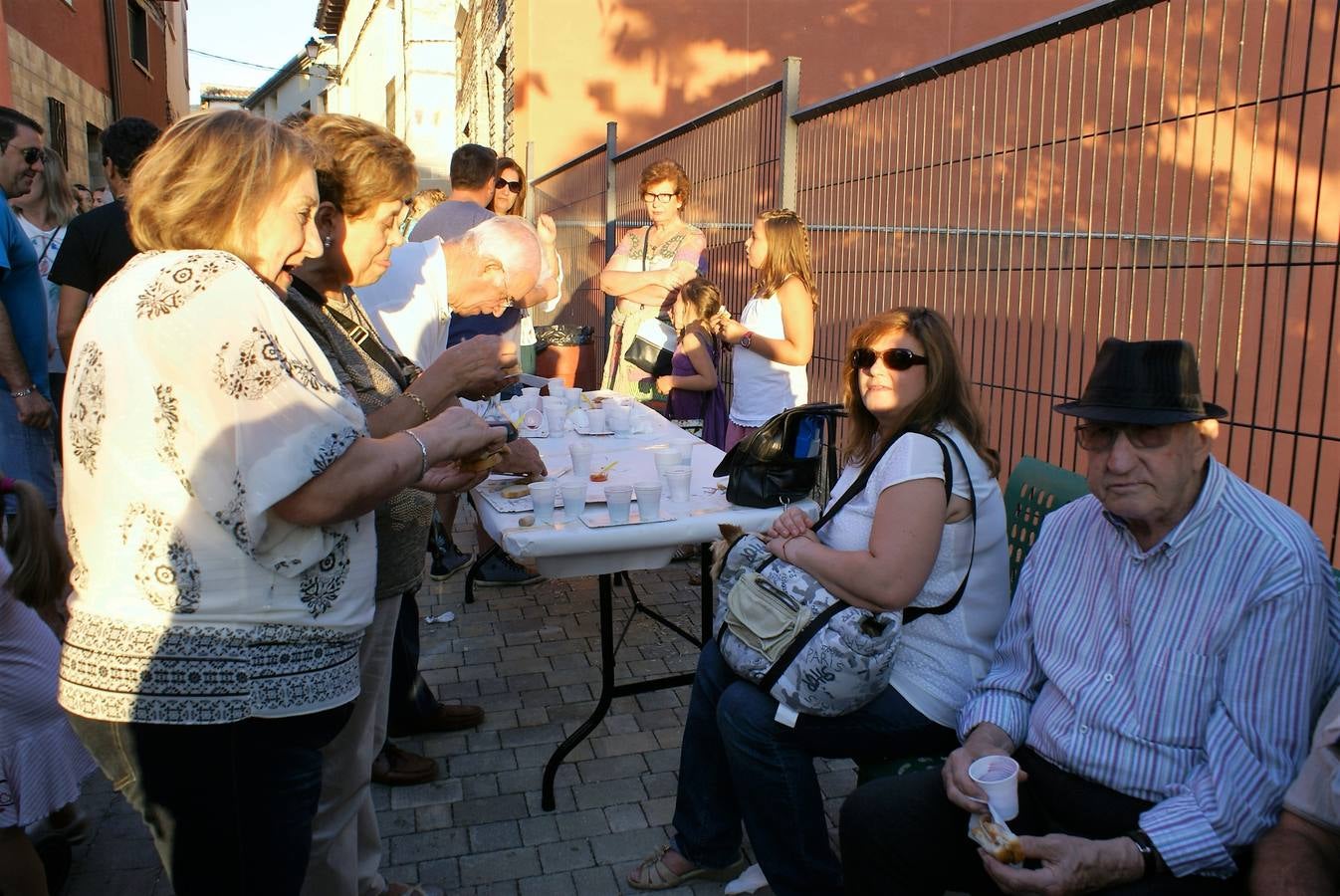 Ledesma de la Cogolla repartió 2.200 raciones en su 21ª edición del Festival de la oreja rebozada y vino de Rioja.