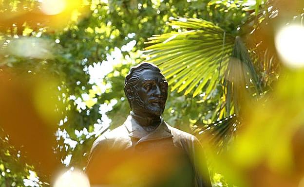 Estatua de Sagasta en Logroño. 