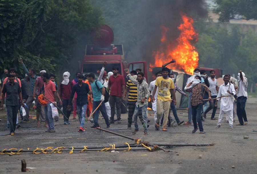 Los miles de seguidores del polémico gurú indio Rahim Singh desataron el caos en el norte del país tras conocer hoy la condena por violación a su líder espiritual, protagonizando unos disturbios que se han saldado con una treintena de muertos, 250 heridos y un millar de detenidos.