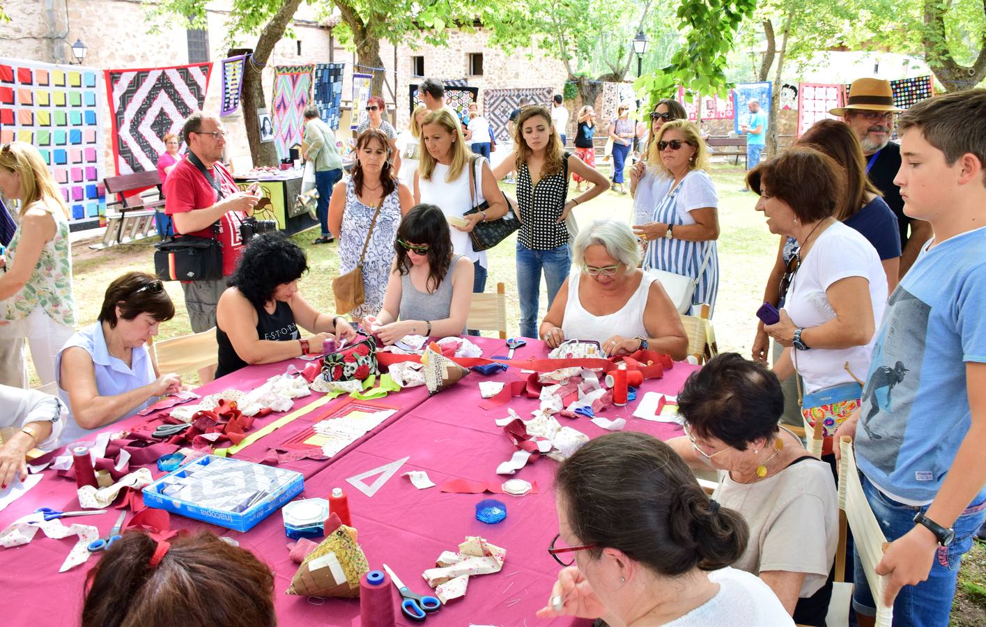 Los tapices vuelven a decorar la localidad camerana