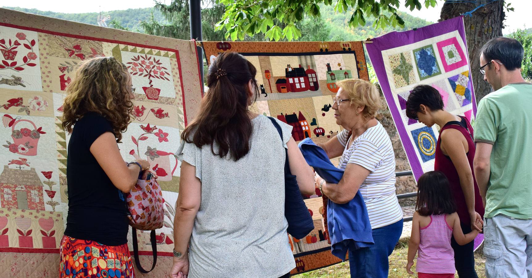 Los tapices vuelven a decorar la localidad camerana