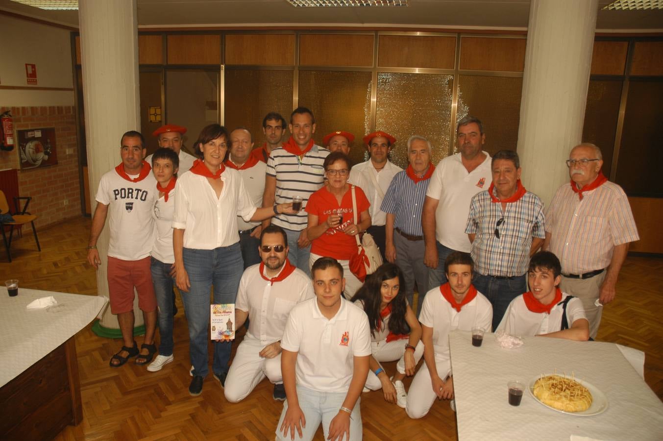 Los habitantes de la localidad empiezan las celebraciones con el lanzamiento del cohete