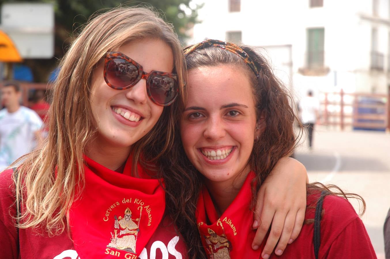 Los habitantes de la localidad empiezan las celebraciones con el lanzamiento del cohete