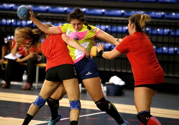 Un Sporting en cuadro cae ante un Zuazo muy superior