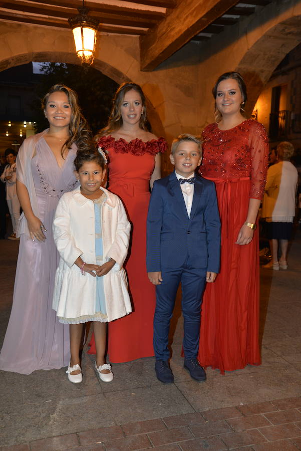 San Asensio celebró anoche su gala preliminar a las fiestas patronales en honor a la Virgen de Davalillo que arrancan este sábado a las 13.00 horas. La actuación de la banda munjcipal, del coro y el agasajo a la reina y dama de las fiestas sirvieron para caldear el ambiente festivo. 