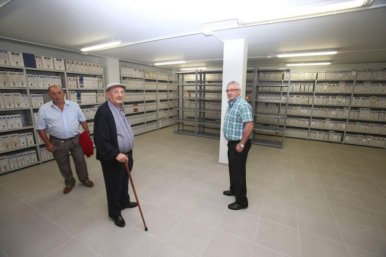 El presidente del Gobierno de La Rioja, José Ignacio Ceniceros ha participado esta maána en la inauguración del nuevo edificio que alberga el Ayuntamiento de Alberite ubicado en la Plaza José María Trevijano