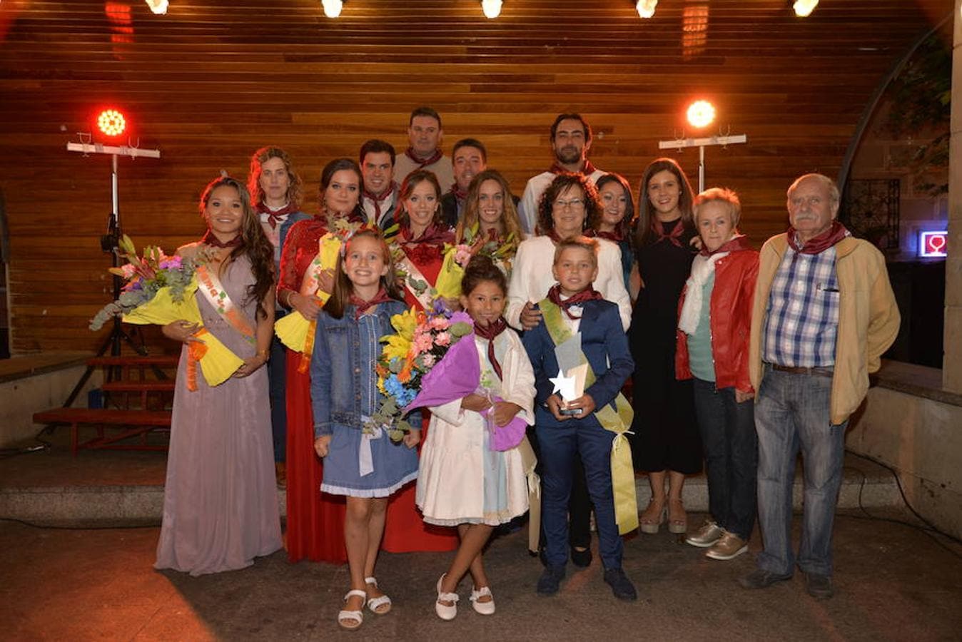 San Asensio celebró anoche su gala preliminar a las fiestas patronales en honor a la Virgen de Davalillo que arrancan este sábado a las 13.00 horas. La actuación de la banda munjcipal, del coro y el agasajo a la reina y dama de las fiestas sirvieron para caldear el ambiente festivo. 