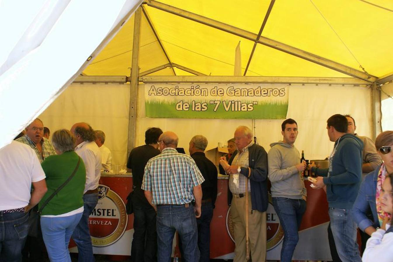 Tradición ganadera en Canales de la Sierra donde ayer se vivió su tradicional feria de ganado. Artesanía y productos de la tierra acompañaron una actividad que pelea por mantener su espacio y conservar el medio