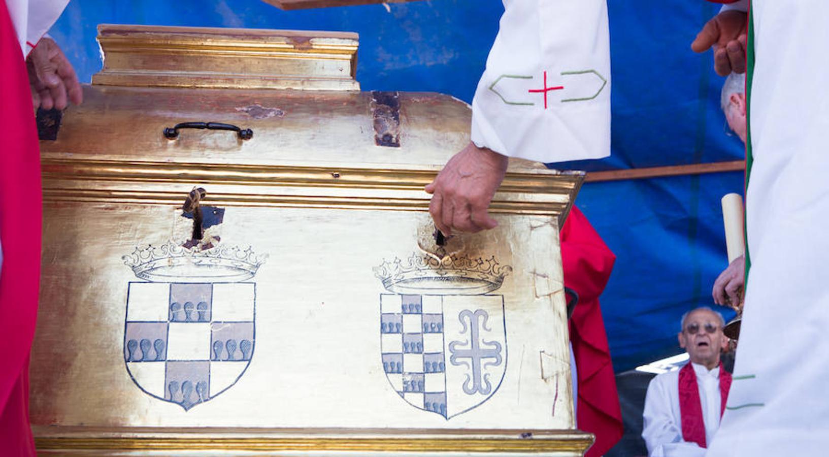 Tradición centenaria y devoción religiosa en la exhibición de las reliquias de San Vitores celebrada en La Riojilla Burgalesa. La localidad de Fresno de Río Tirón (Burgos) abrió el arca y la urna donde descansan los restos de San Vitores, santo venerado en una veintena de pueblos riojanos y burgaleses. 