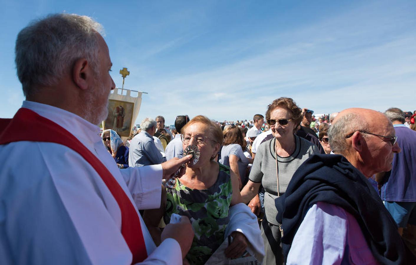 Tradición centenaria y devoción religiosa en la exhibición de las reliquias de San Vitores celebrada en La Riojilla Burgalesa. La localidad de Fresno de Río Tirón (Burgos) abrió el arca y la urna donde descansan los restos de San Vitores, santo venerado en una veintena de pueblos riojanos y burgaleses. 