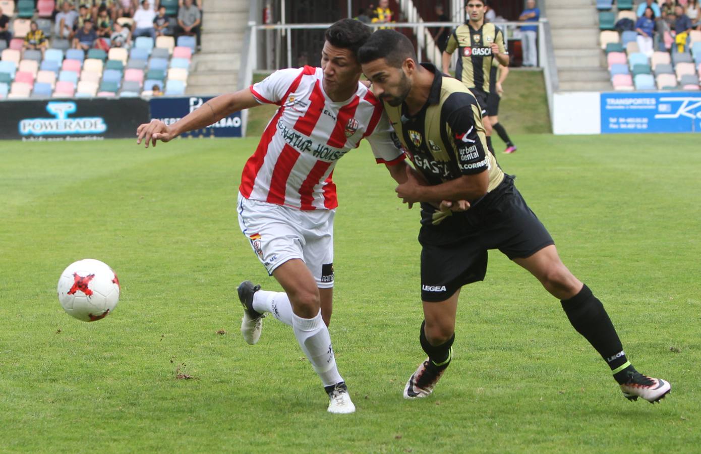 Imágenes del partido que enfrentó al Barakaldo y a la UD Logroñés.